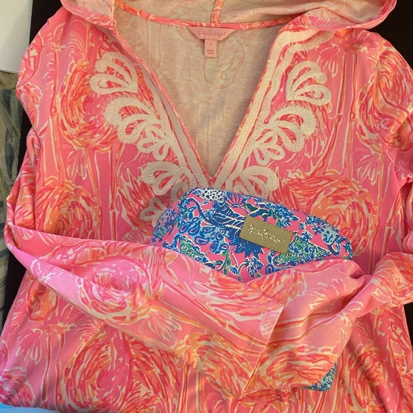 Lily Pulitzer Swim Suit Cover Up w Hood & makeup case - Picture 1 of 12